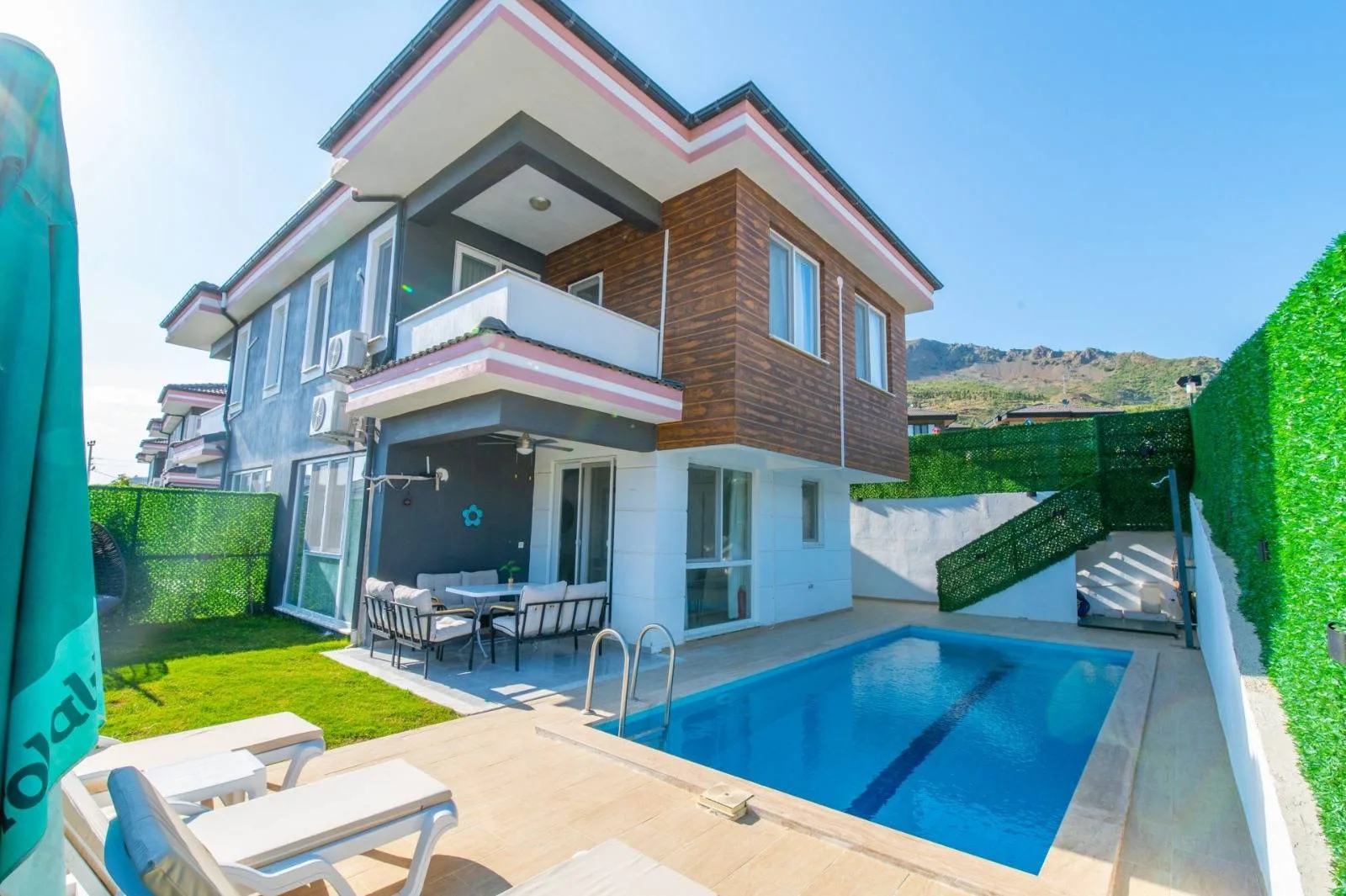 Dalaman Atakent'te Site İçerisinde, Özel ve Ortak Havuzlu, 3+1 Villa 45100